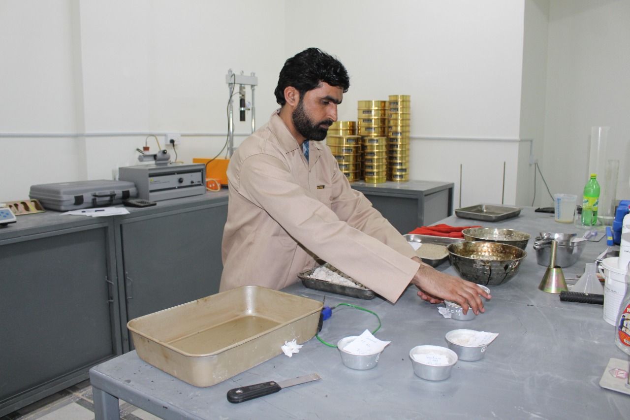 من نحن